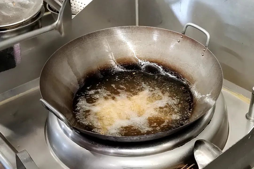 后厨水龙头为什么一直打开,饭店后厨为什么水龙头要一直开