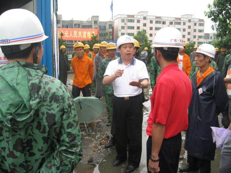 穷小子在工地,穷小子打拼13年成富豪