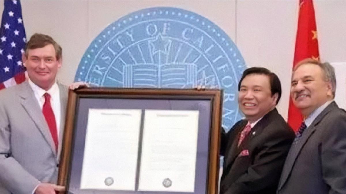 电池大王钟馨稼为美国捐款,电池大王捐赠美国