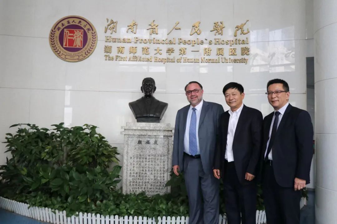 「省医·名医」谭军：让疤痕原位复活的“魔法师”