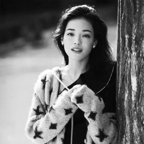 “三级片女神”舒淇：15岁“一脱成名”，40岁结婚，备孕五年