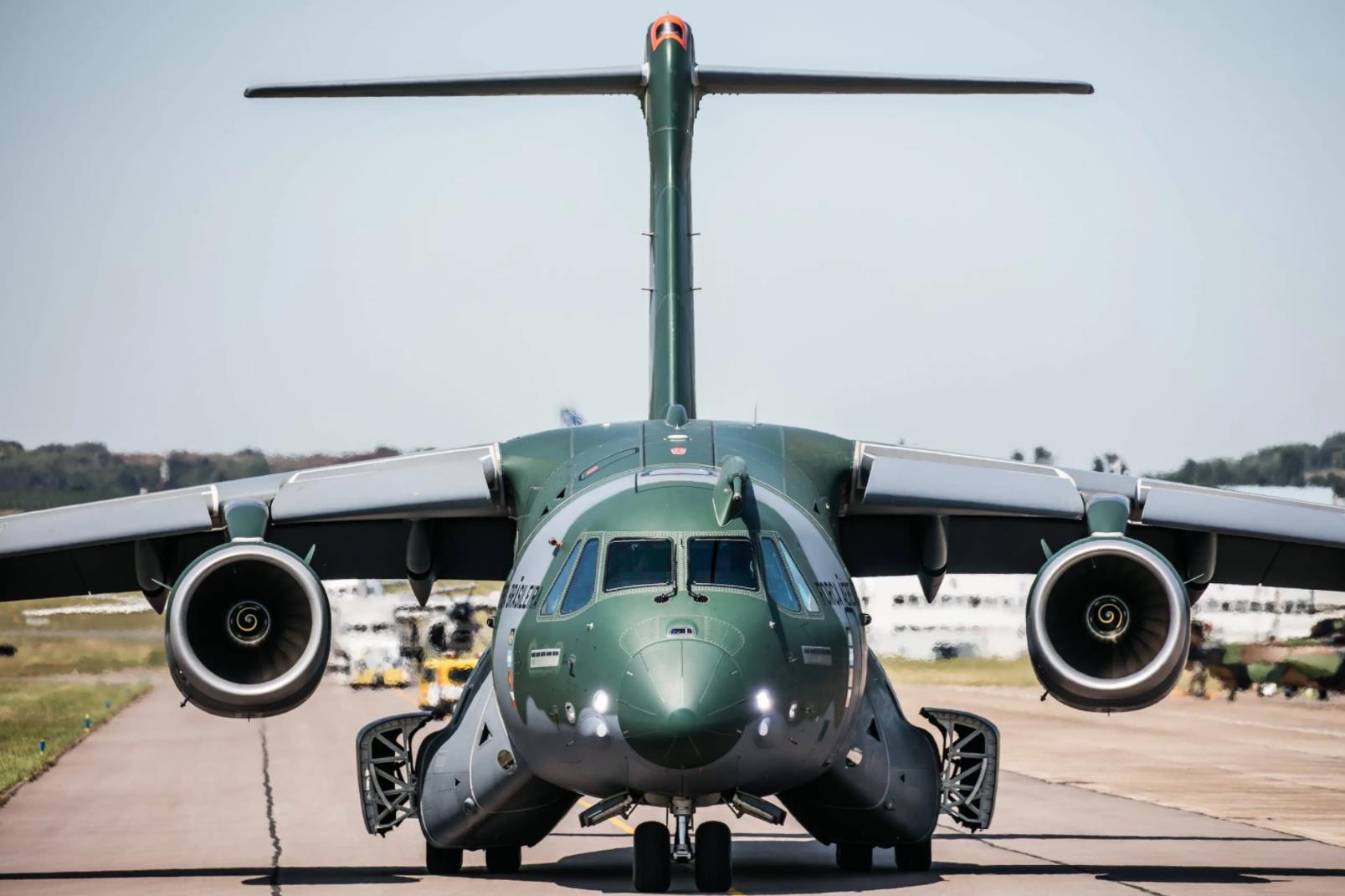 巴西390运输机试飞,巴西kc390军用运输机和运20比较