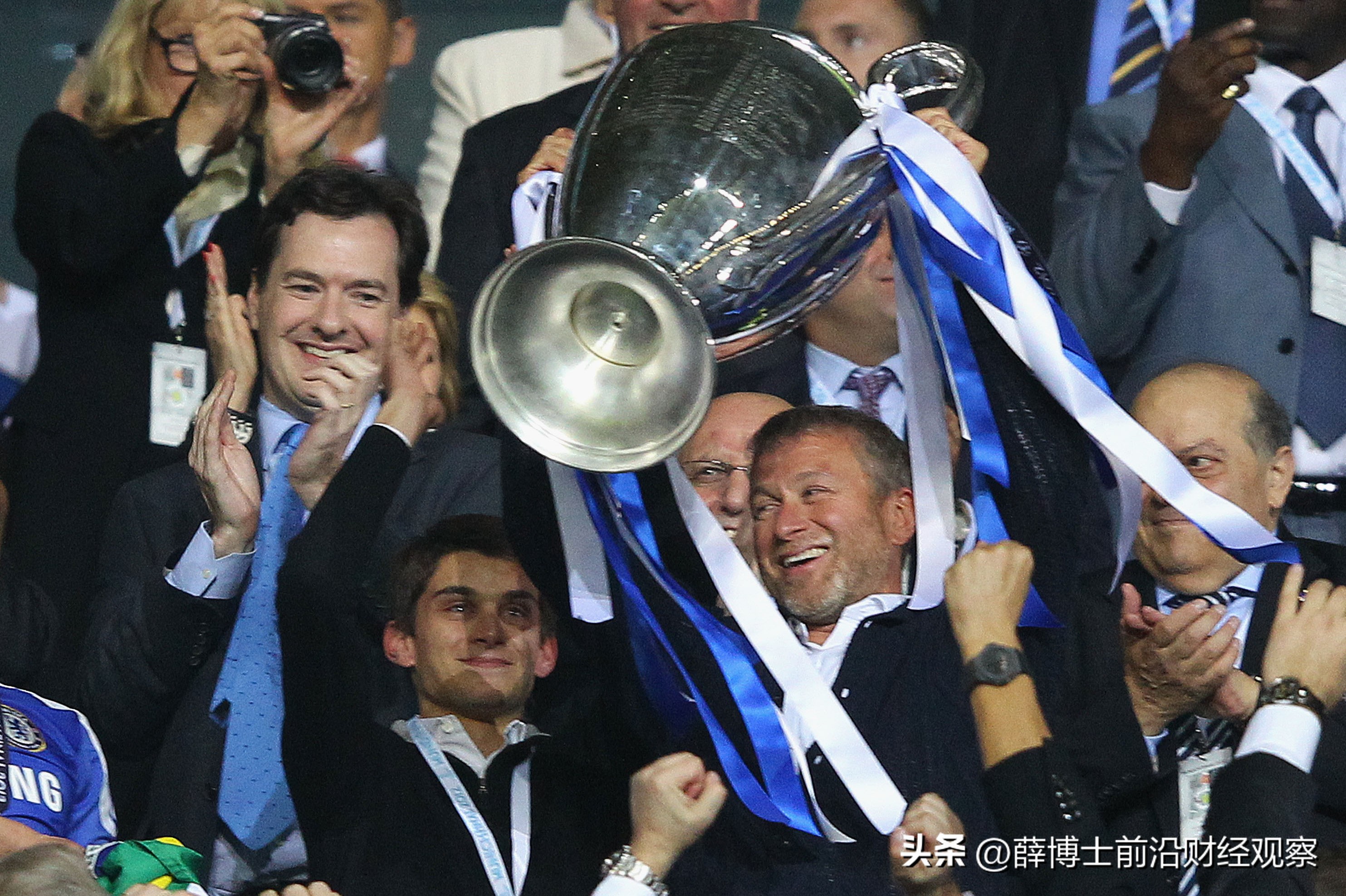 花一年GDP办一届世界杯，你以为卡塔尔傻？王子们精着哩