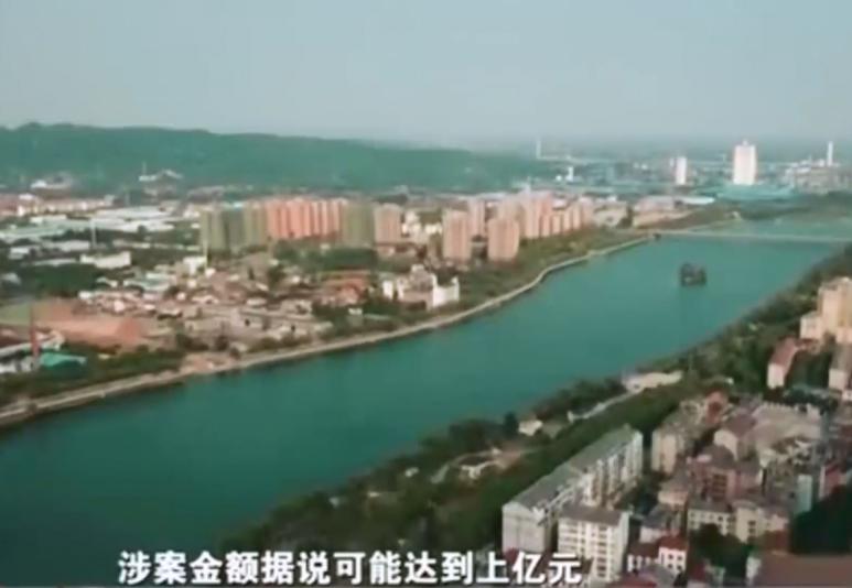 2018年湖北废弃养鸡场泥土变白,湖北养鸡场附近土呈白色