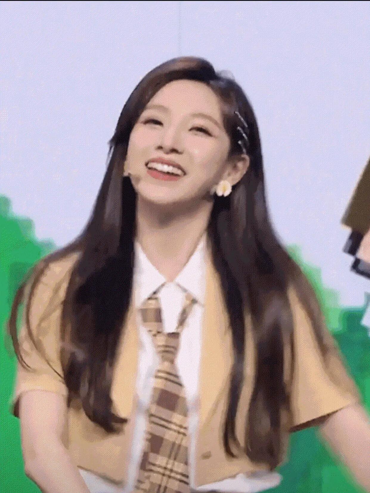 马凡舒天下足球完整视频,马凡舒第一次主持天下足球