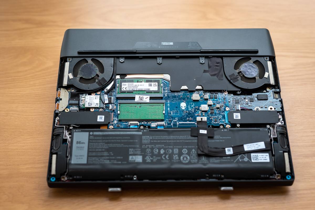 alienwarem17r5评测,男人的快乐就是这么简单且无聊