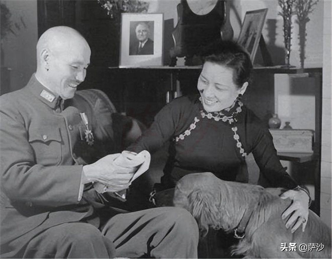 为什么宋美龄姐妹都抽香烟？民国时期的女人抽烟是身份的象征