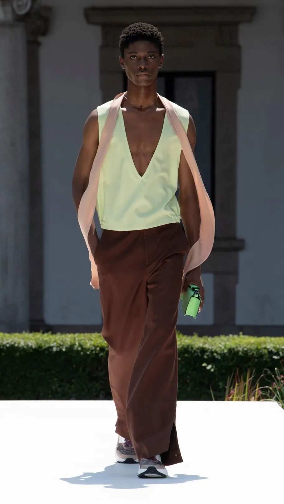 valentino2024春夏男装秀,valentino2022秋冬男装时装秀