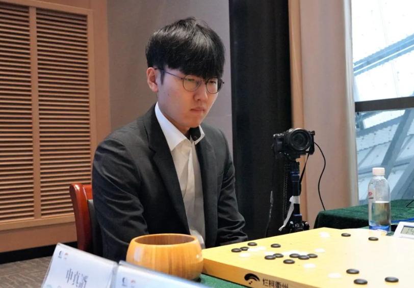 李维清击败申真谞,申真谞对李维清解说