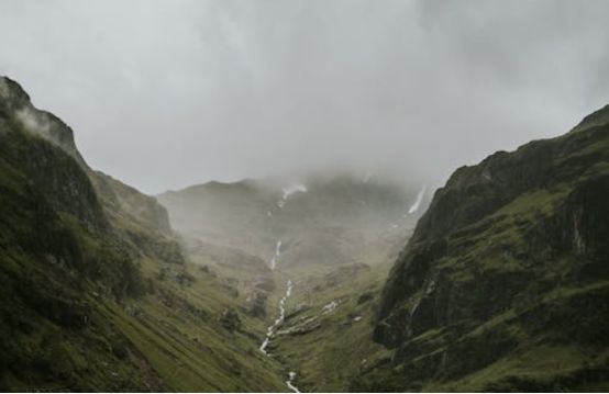 自媒体做得好怎么赚钱的,做自媒体月入10000元很难吗