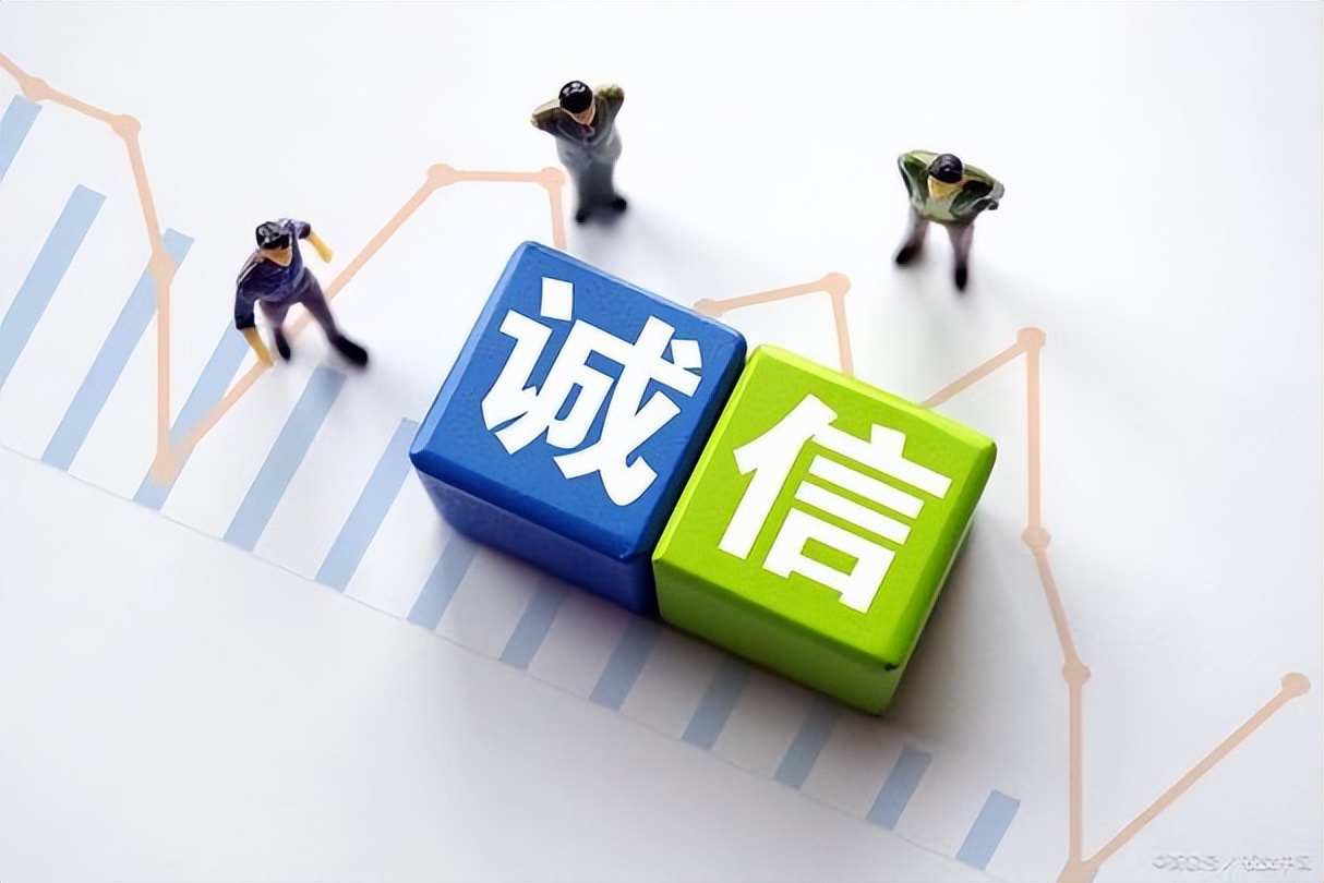 不充会员看不了新闻联播？人民日报发文，撕下了电视厂商的遮羞布