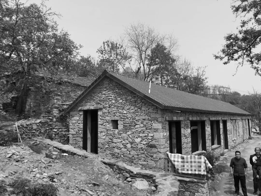 农村自建石头房,农村深山石头房