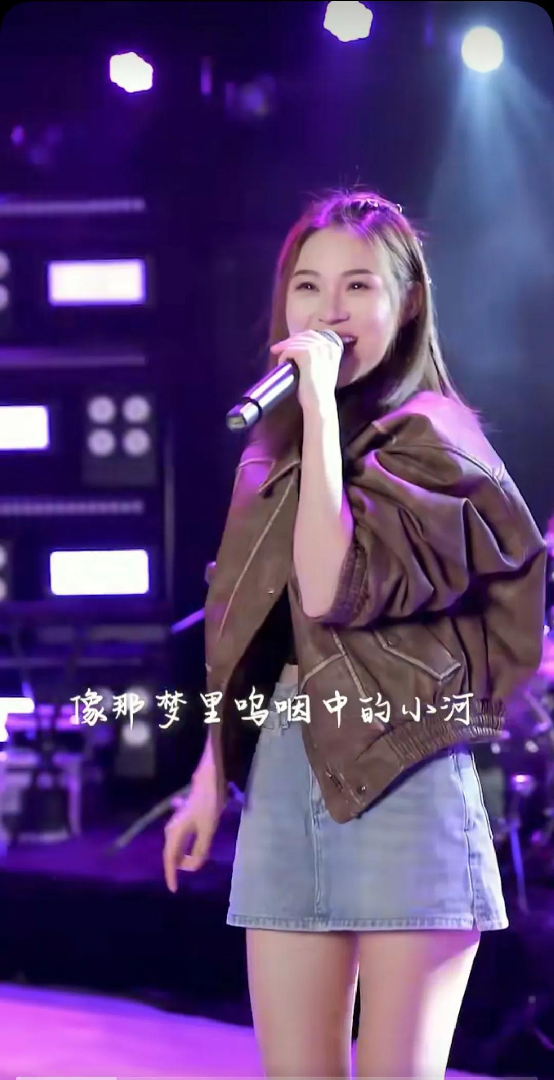 抖音网红歌手戴羽彤,抖音唱歌网红最火前十名歌手