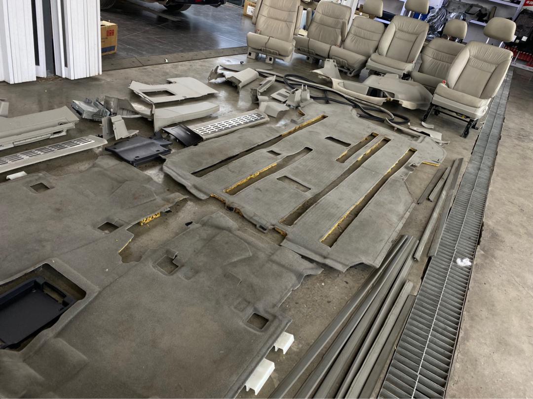 老款艾力绅二手车修复,老车翻新艾力绅