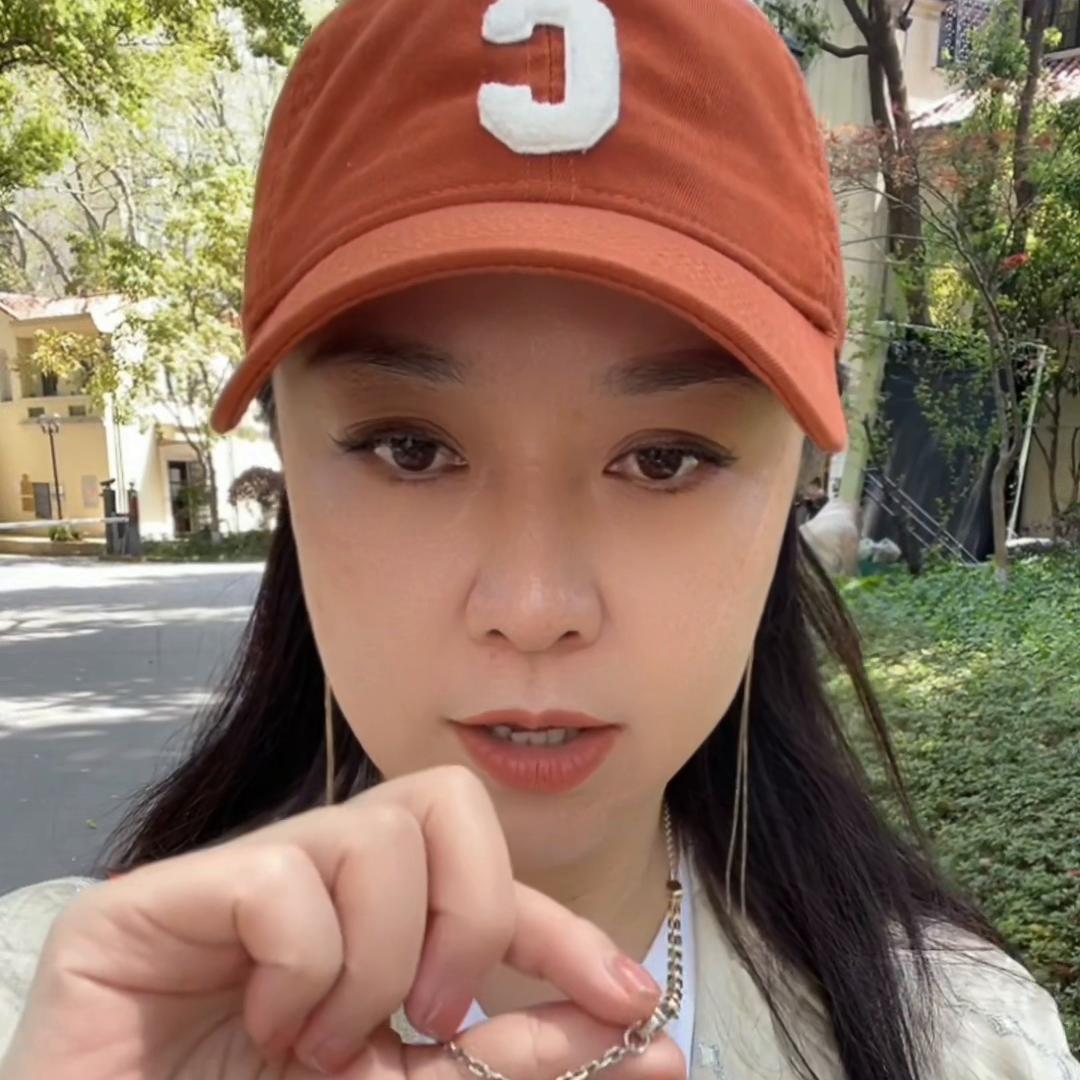 周末陪娃Vlog，周六准时陪着她来学习大提琴，等候时来...