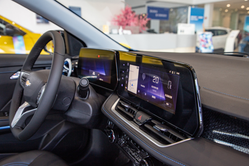 雪佛兰科鲁泽10万家轿天花板,雪佛兰科鲁泽20241.3t轻混什么意思