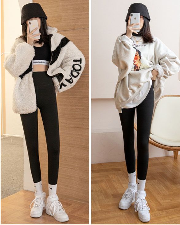 白色羽绒服搭配鲨鱼裤马丁靴 (长款羽绒服搭配鲨鱼裤烟管靴)