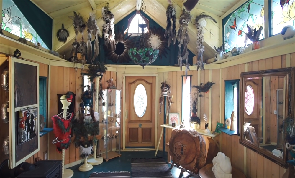 夫妻二人买下海岛过起隐居的生活,夫妻隐居小岛与世隔绝