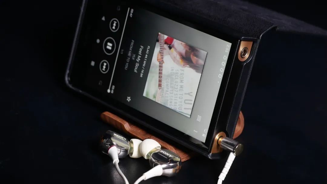 索尼新款的“小黑砖”NW-ZX700系列——外观紧致精密内在干净细腻