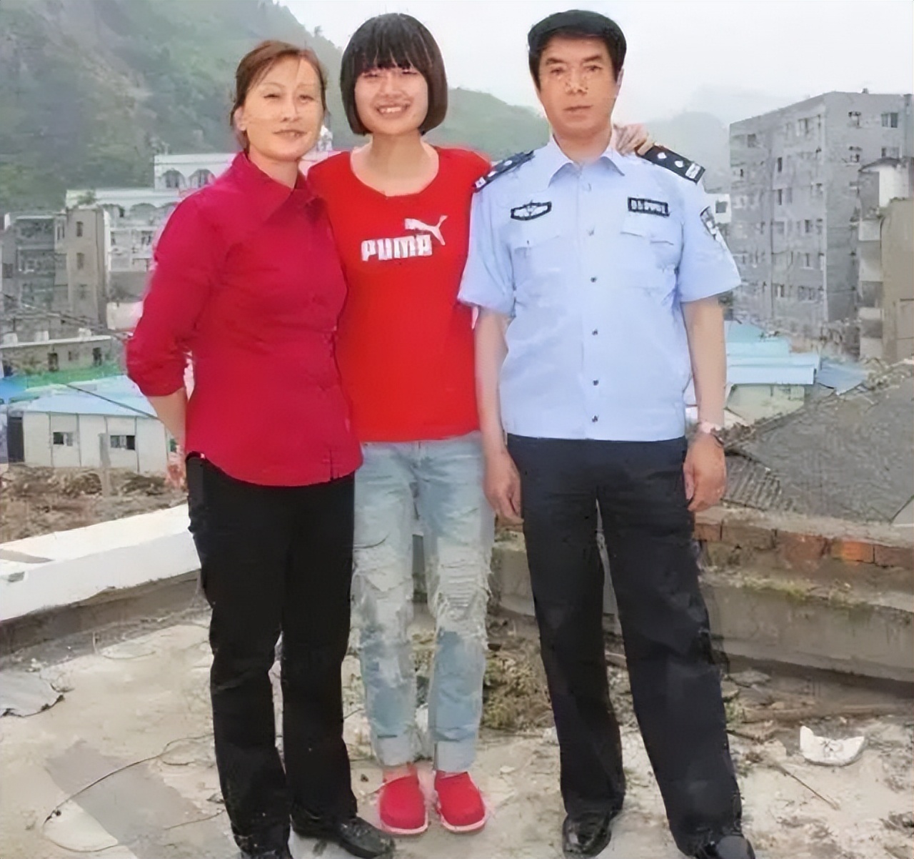 90后大学生回乡带村民致富,汶川80后女孩放弃工作回乡创业