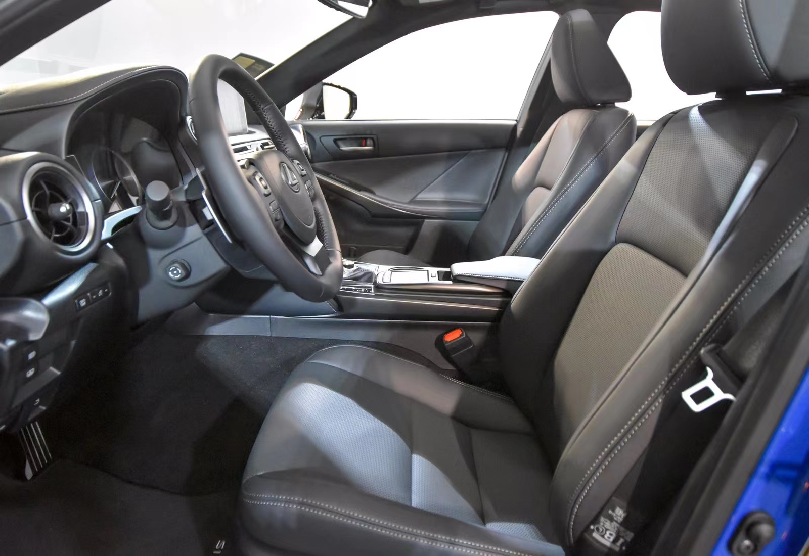 全新雷克萨斯is这上头的高级感,2024款雷克萨斯is大换代