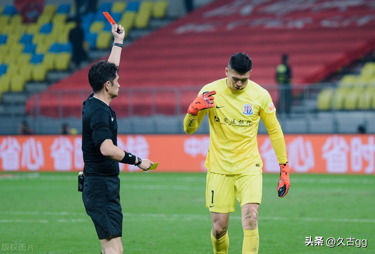 嘴硬？输球+8黄1红吴金贵心不甘，马镇一拳或“打蒙”扬科维奇
