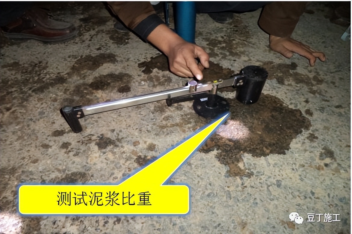 打桩过程中出现塌孔怎么处理,下钢筋笼声测管掉在桩孔里怎么办