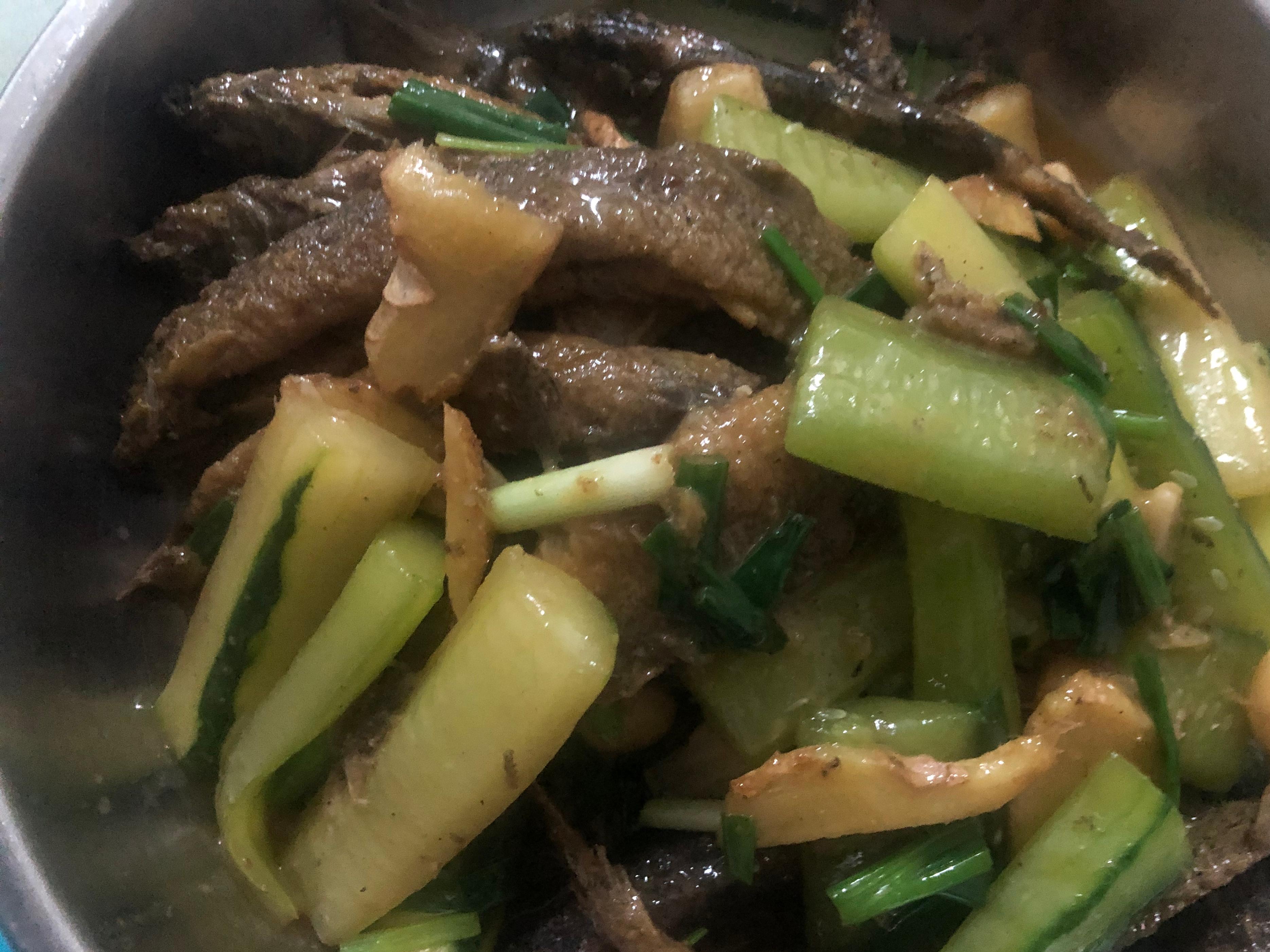 泥鳅烧黄瓜怎样做好吃又下饭,红烧泥鳅黄瓜最正宗的做法