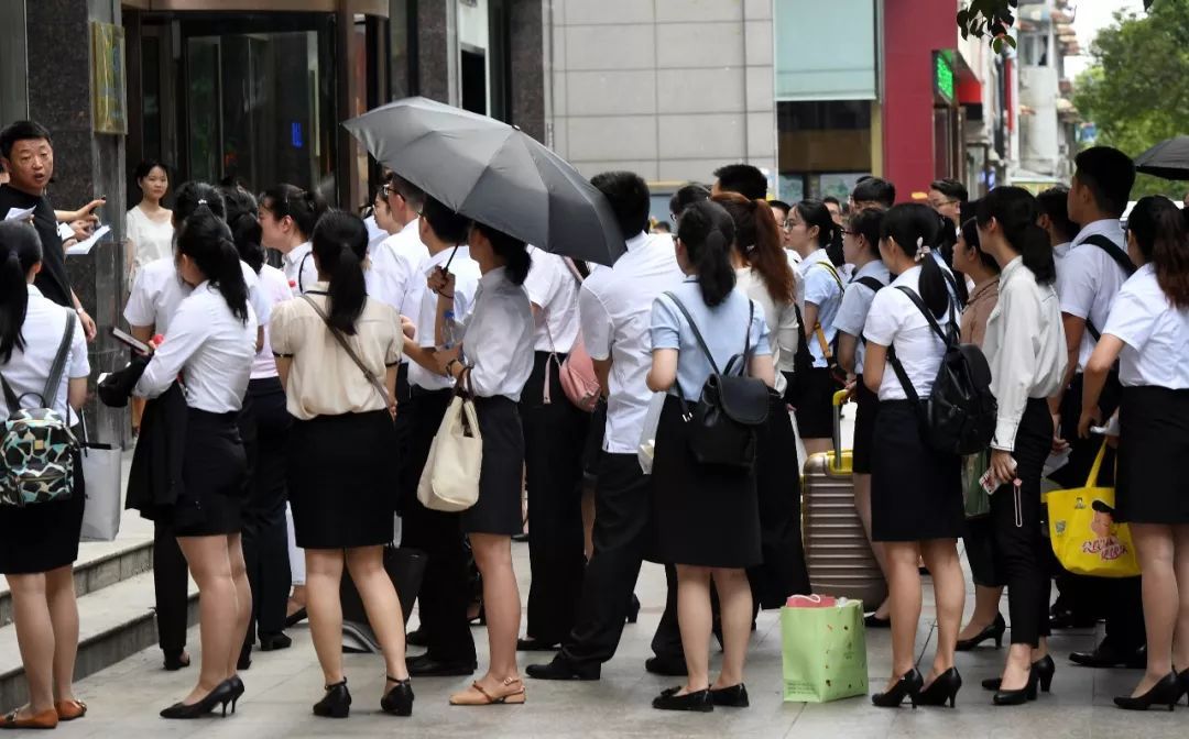 公务员面试难吗主要考察什么,公务员面试都只要第一吗