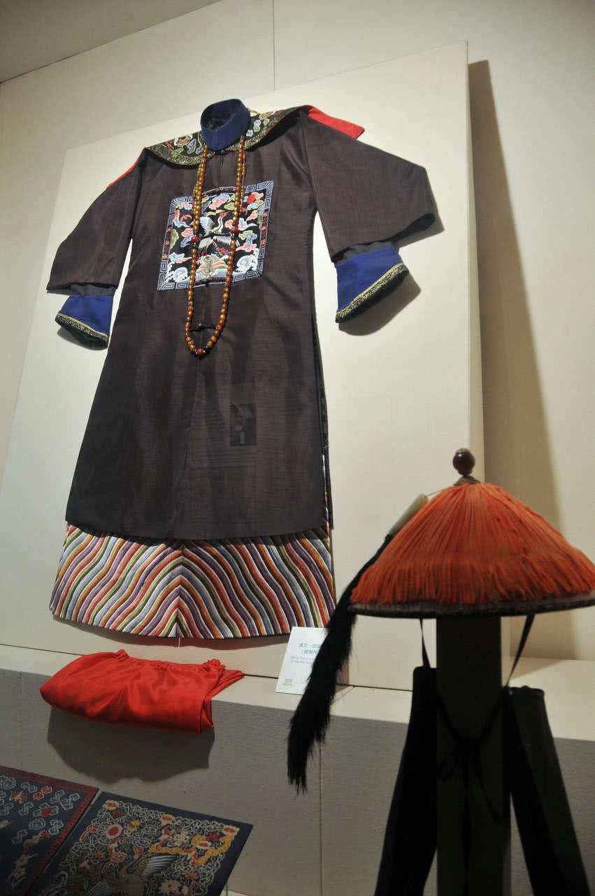 香港清朝电影官帽 (为什么香港电影清朝服装不一样)