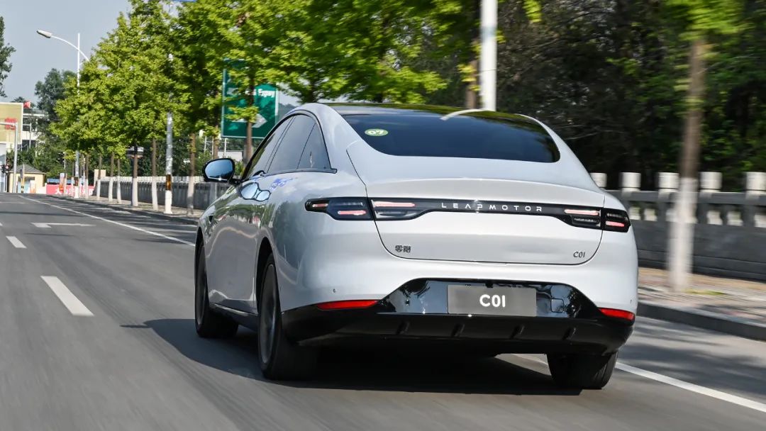 预售价18-27万元零跑c01开启预售,c01零跑增程行政版降价多少