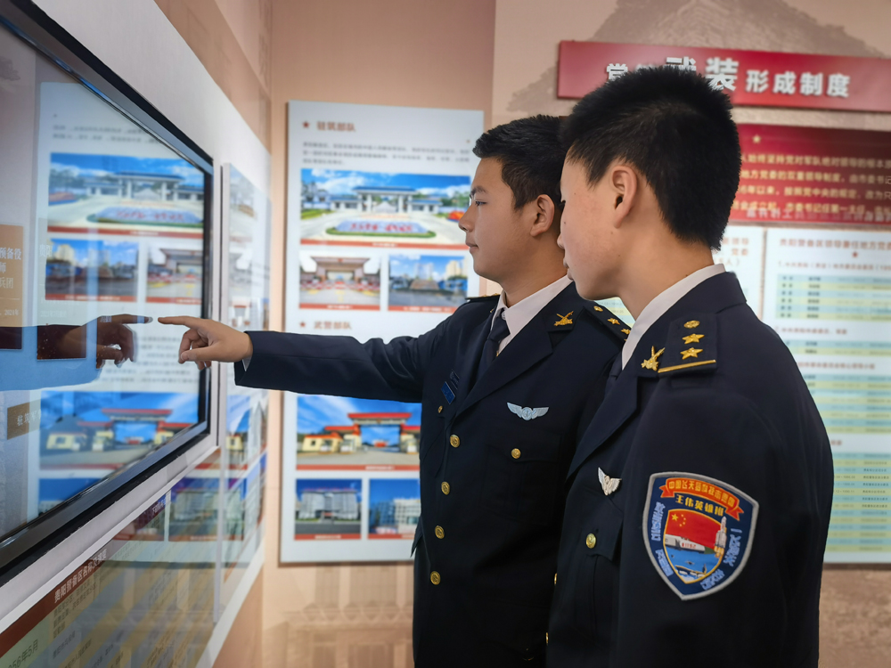 传承红色经典文化深学践行*党**的二十大精神——贵阳市清华中学“王伟英雄班”参观贵阳革命军事展陈馆