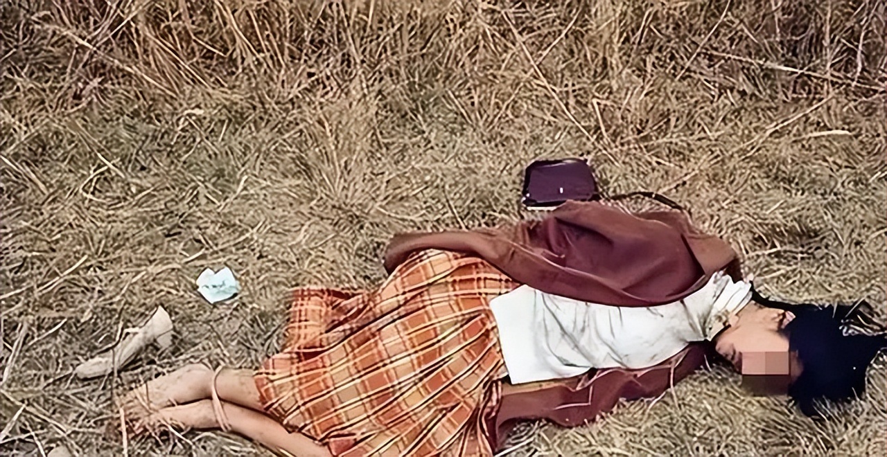 2名女子裸死菜地，*体下**塞满荒草，警方靠米糠袋抓获凶手