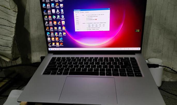 机械革命*界无**16Pro游戏本用防眩光雾面屏，是不是最大的败笔？