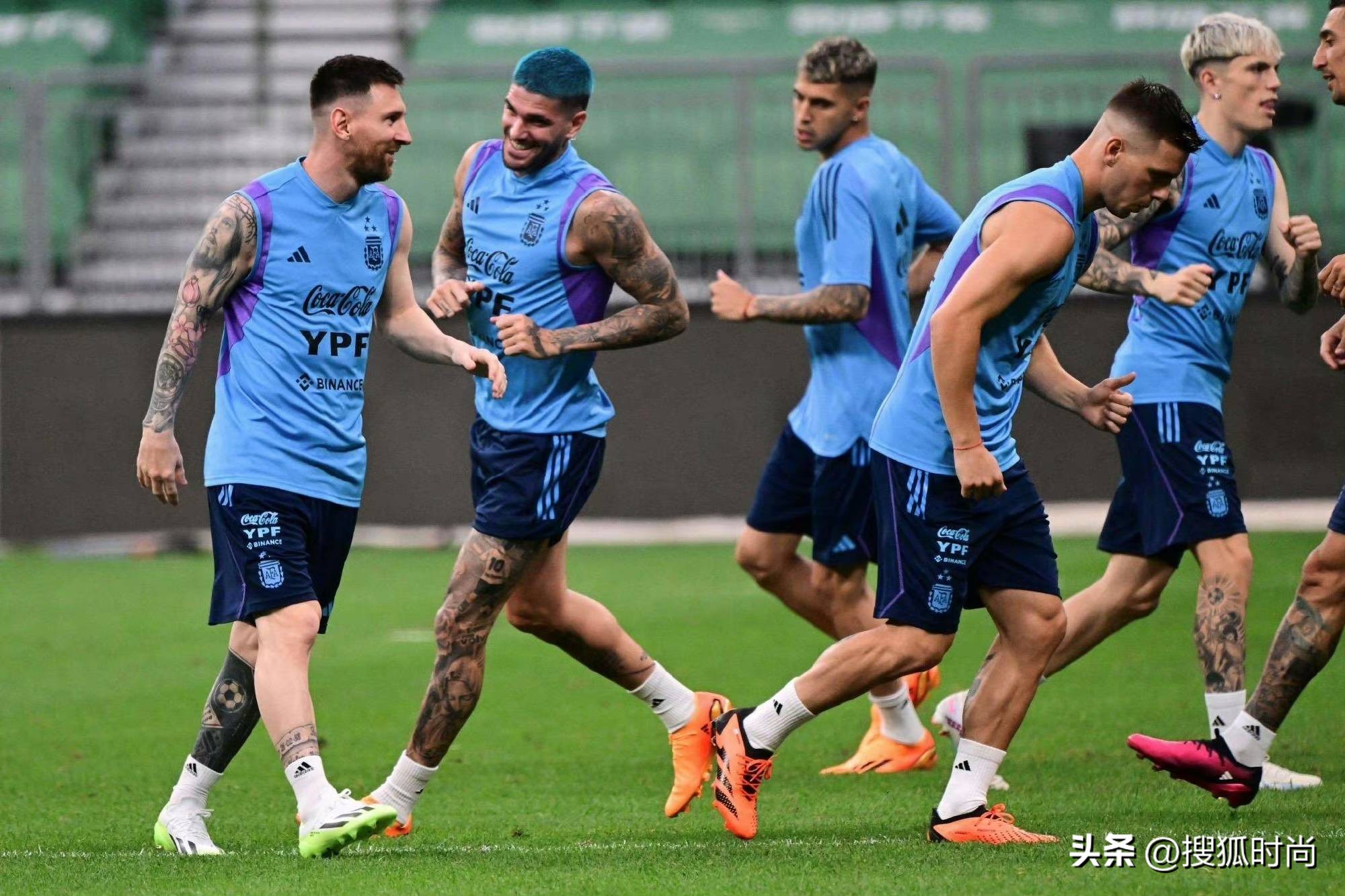 梅西来北京穿搭,梅西来北京带的什么表