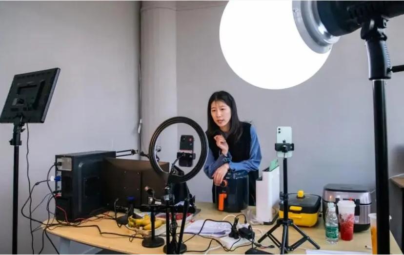 听说她们公司外贸订单跟下雨一样