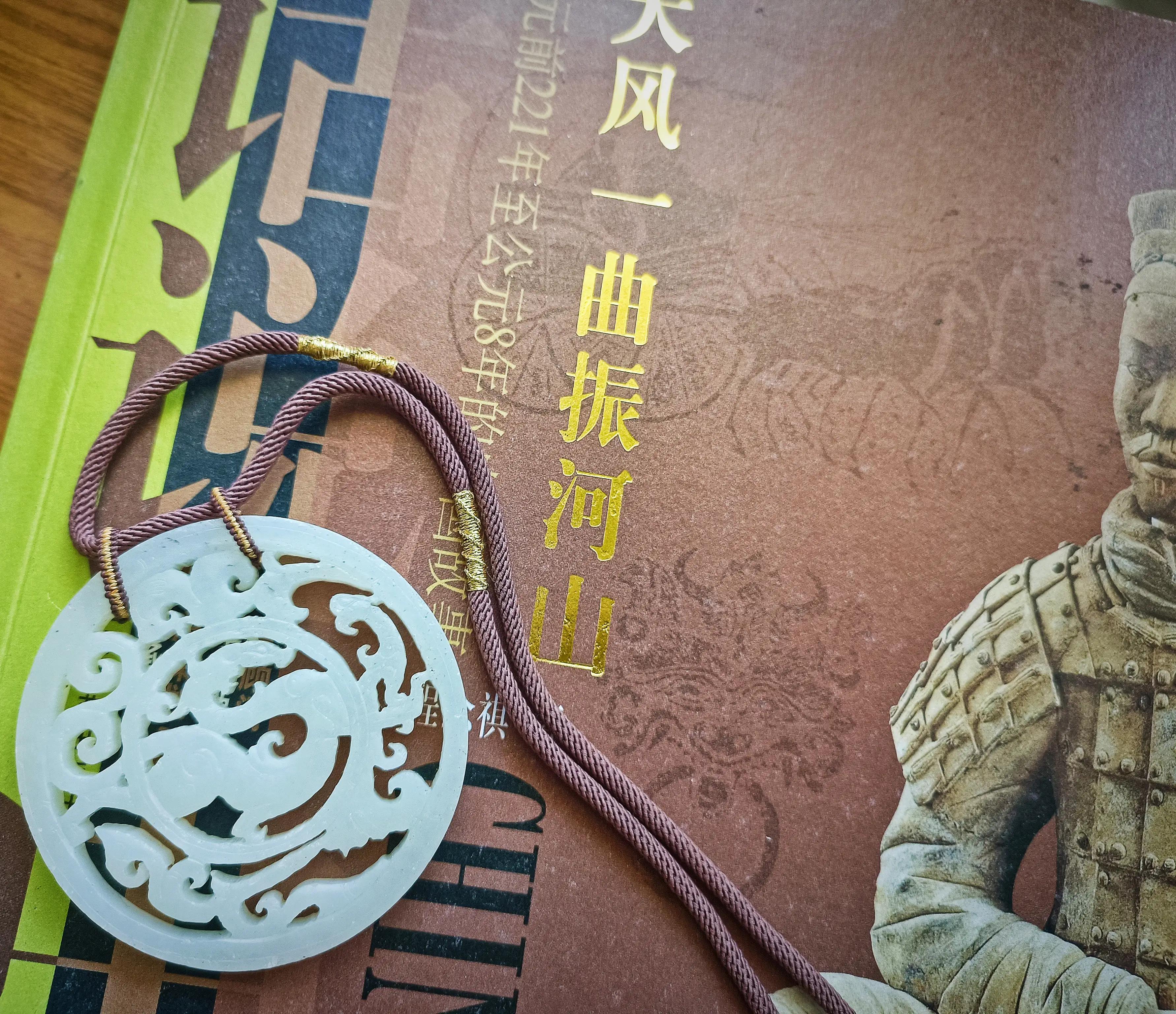 月圆中天，玉寄人间——影视剧里的“高大上”美饰盘点第1辑