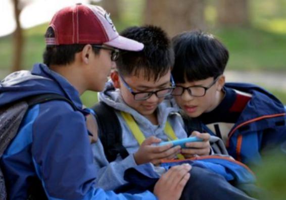 初中生兴起“新型攀比”，看似不起眼，背后却是家庭教育的缺失