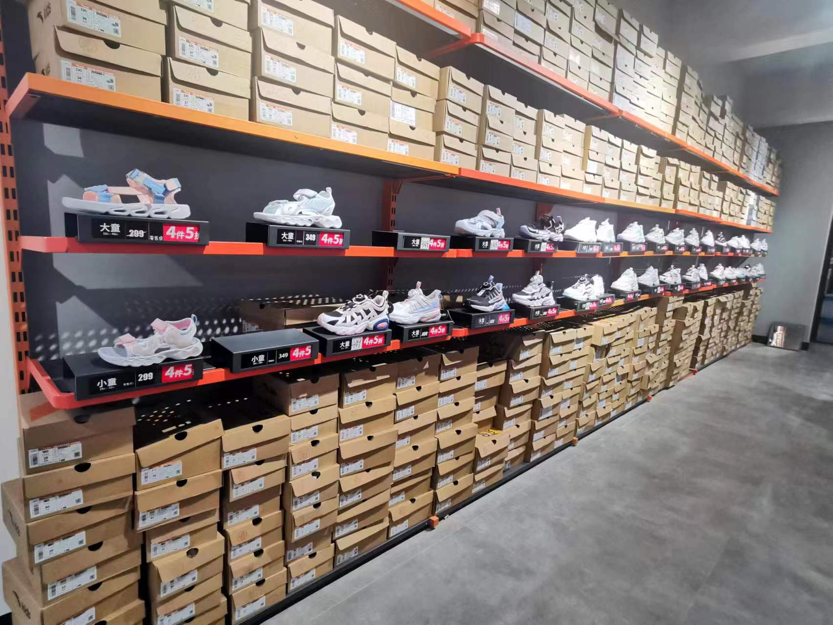疫后的运动鞋服品牌折扣力度有多强？我们南下晋江探访安踏工厂店
