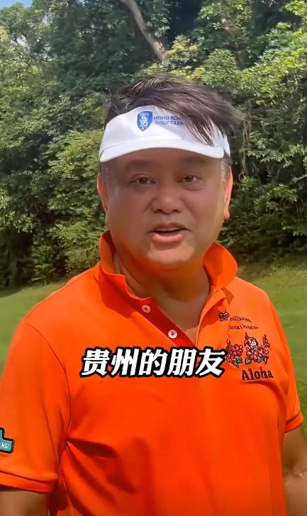 闯球场的球迷,球迷冲进球场拥抱梅西跑了多少米