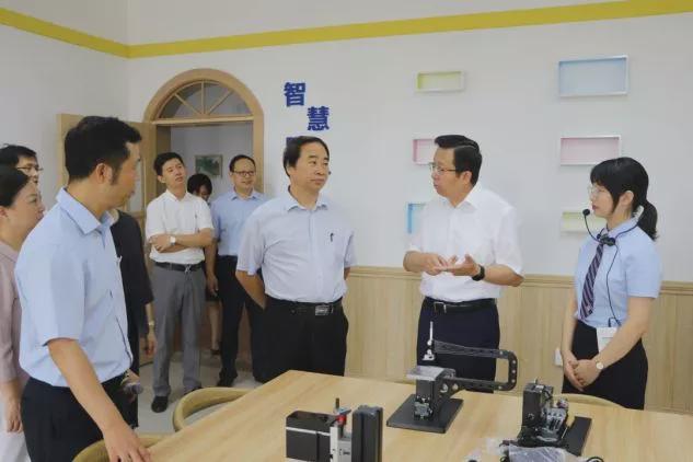 求贤若渴广纳英才,求贤若渴