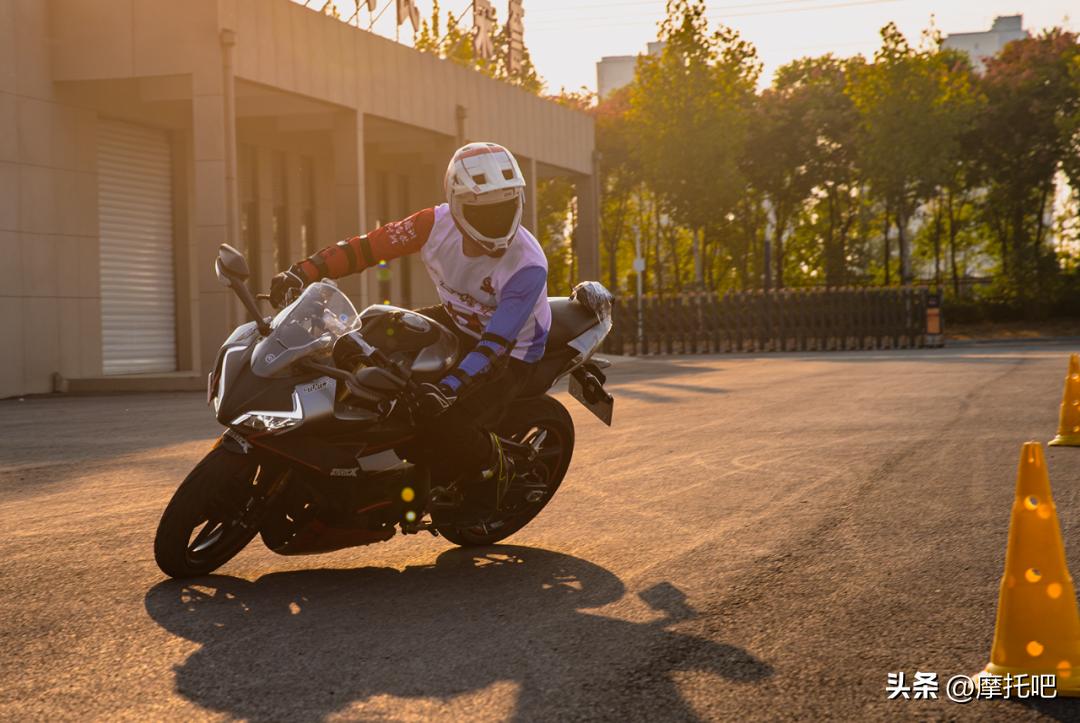 摩托车轮胎300-18和9090-18通用吗,摩托车轮胎选择哪种比较好