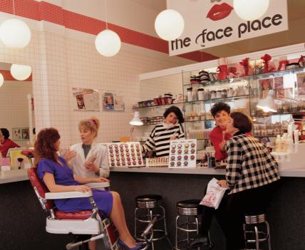 甜蜜加“贝”Benefit贝玲妃甄选多重情人节单品,演绎心动时刻