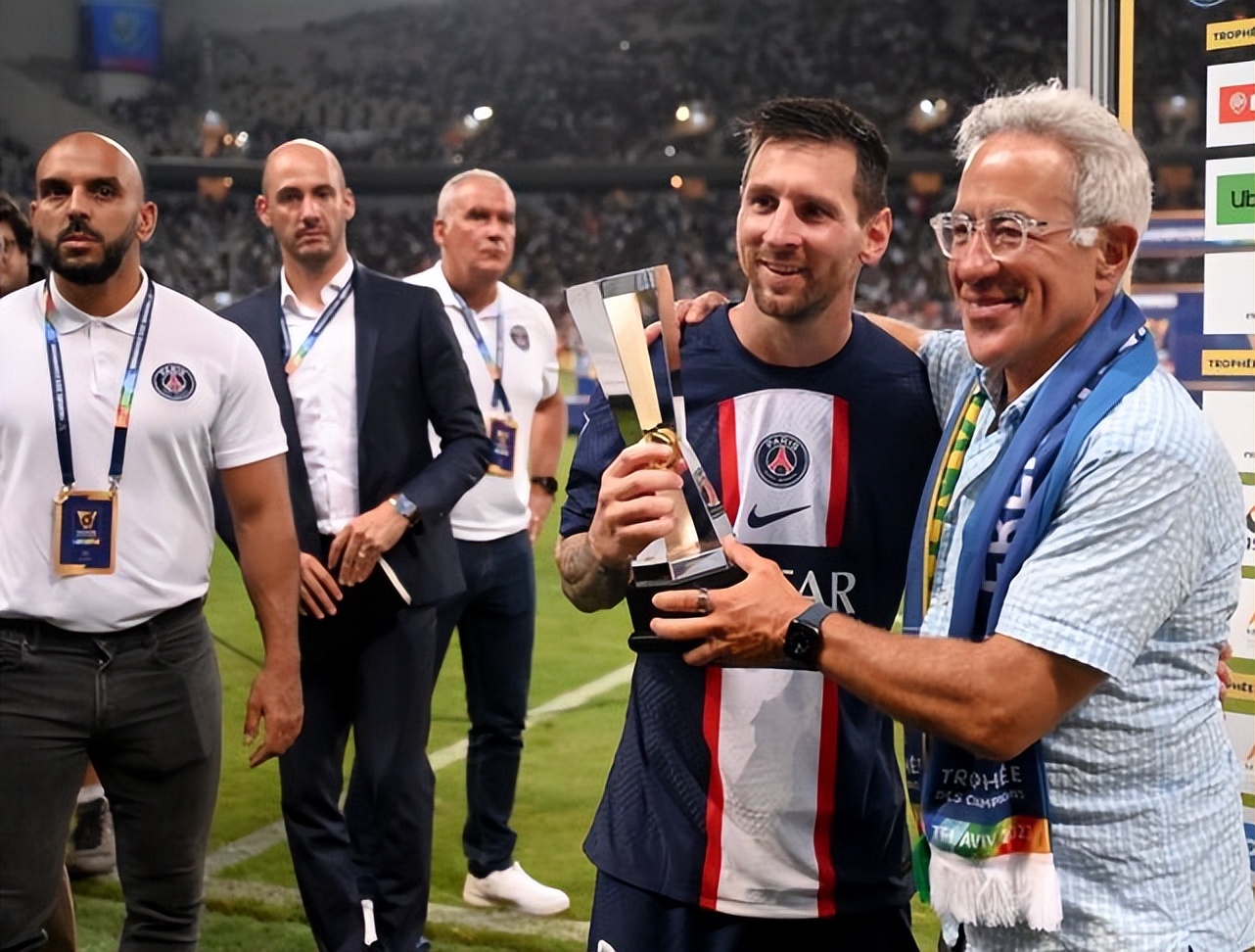 巴黎梅西远射拿到法甲冠军庆祝,巴黎夺冠庆后梅西表现