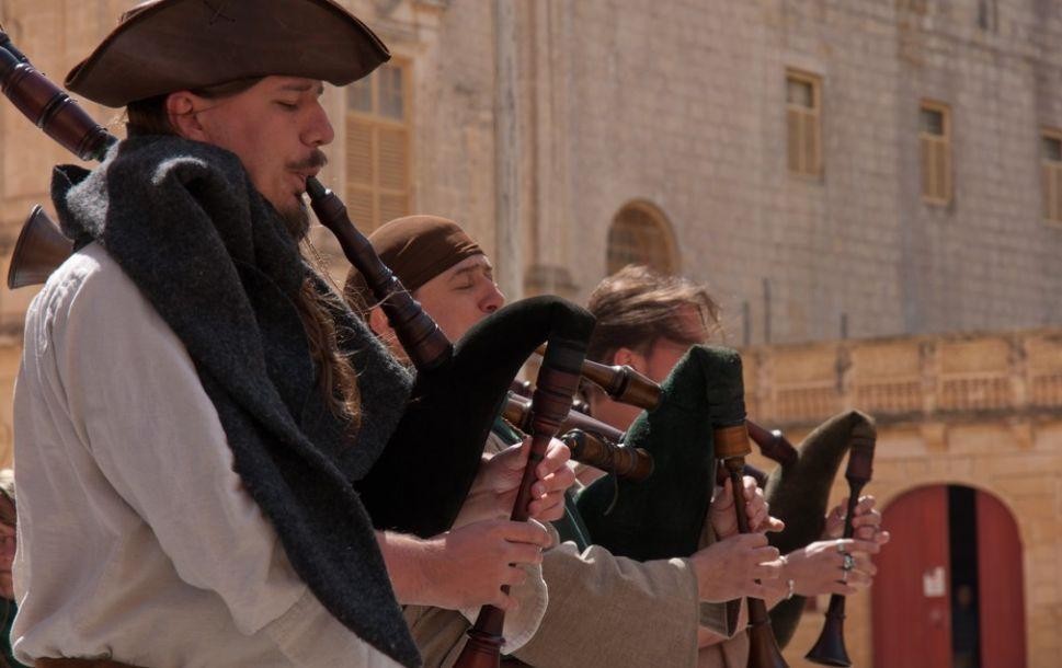 中世纪世俗音乐文化有何发展,中世纪世俗音乐