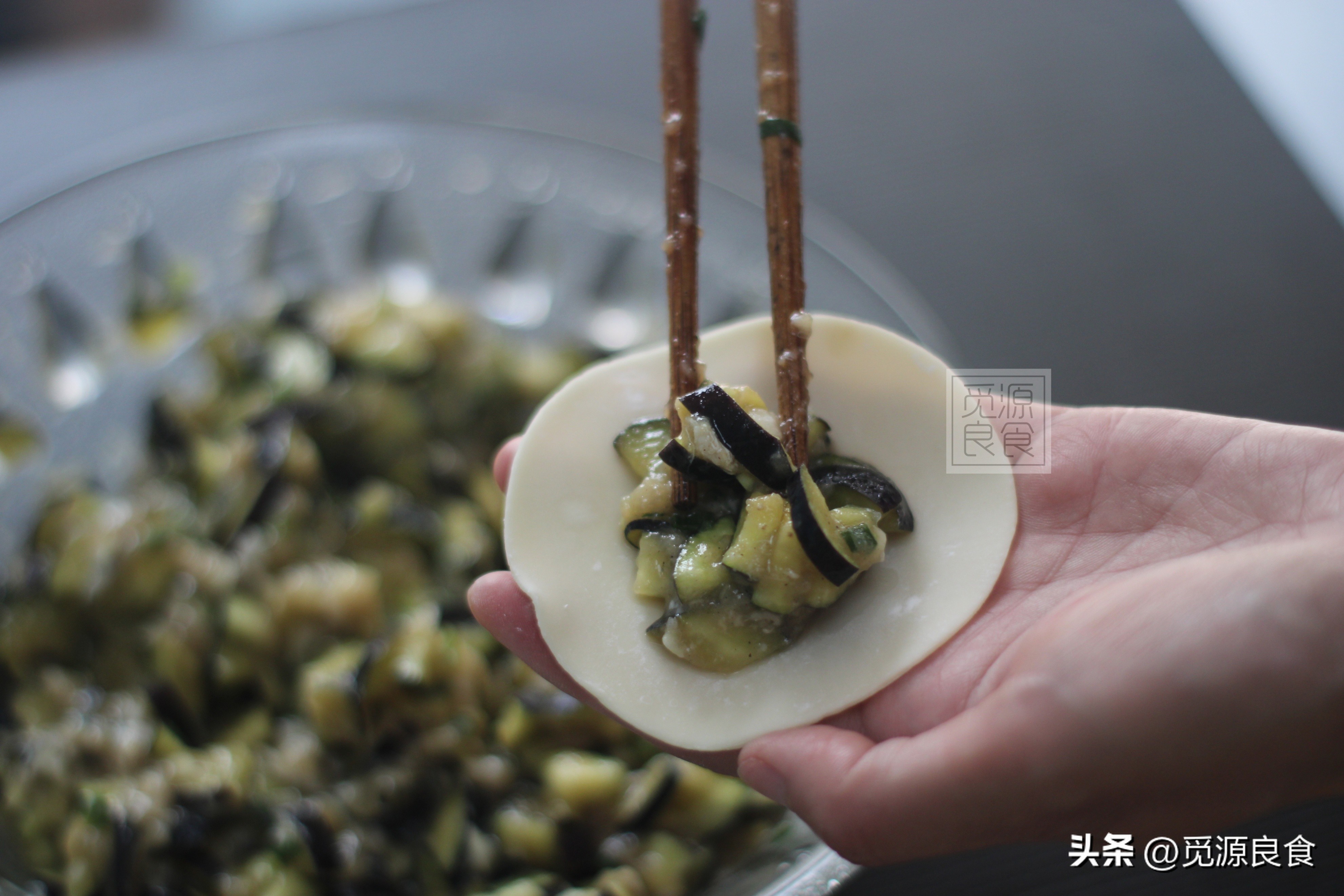 茄子韭菜鸡蛋饺子素馅的正宗做法,茄子丝瓜韭菜鸡蛋馅饺子
