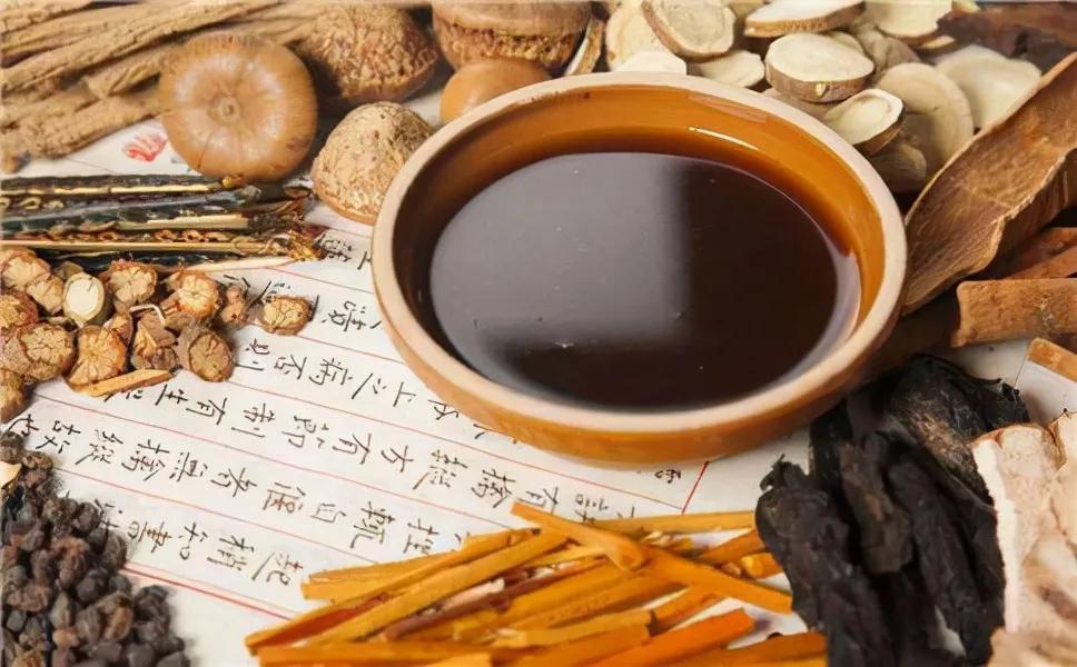 吃着补肾的中药嘴上起泡,吃补肾药嘴起泡是什么原因