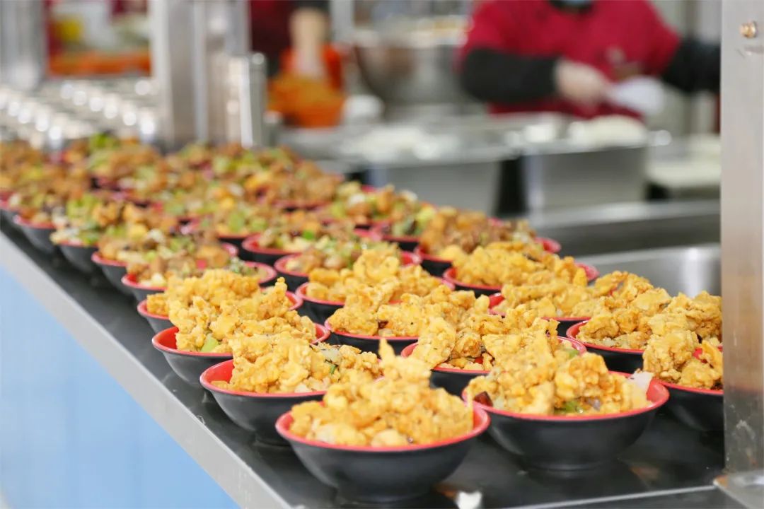 走进学校让心情愉悦,走进安静整洁的教室时我深感自豪