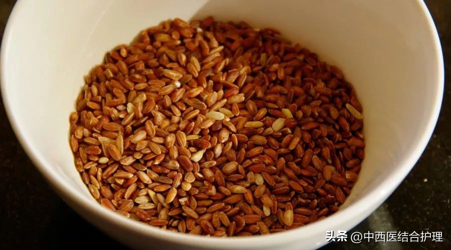 背后长许多小米粒应该怎么做,后背小米粒祛除过程