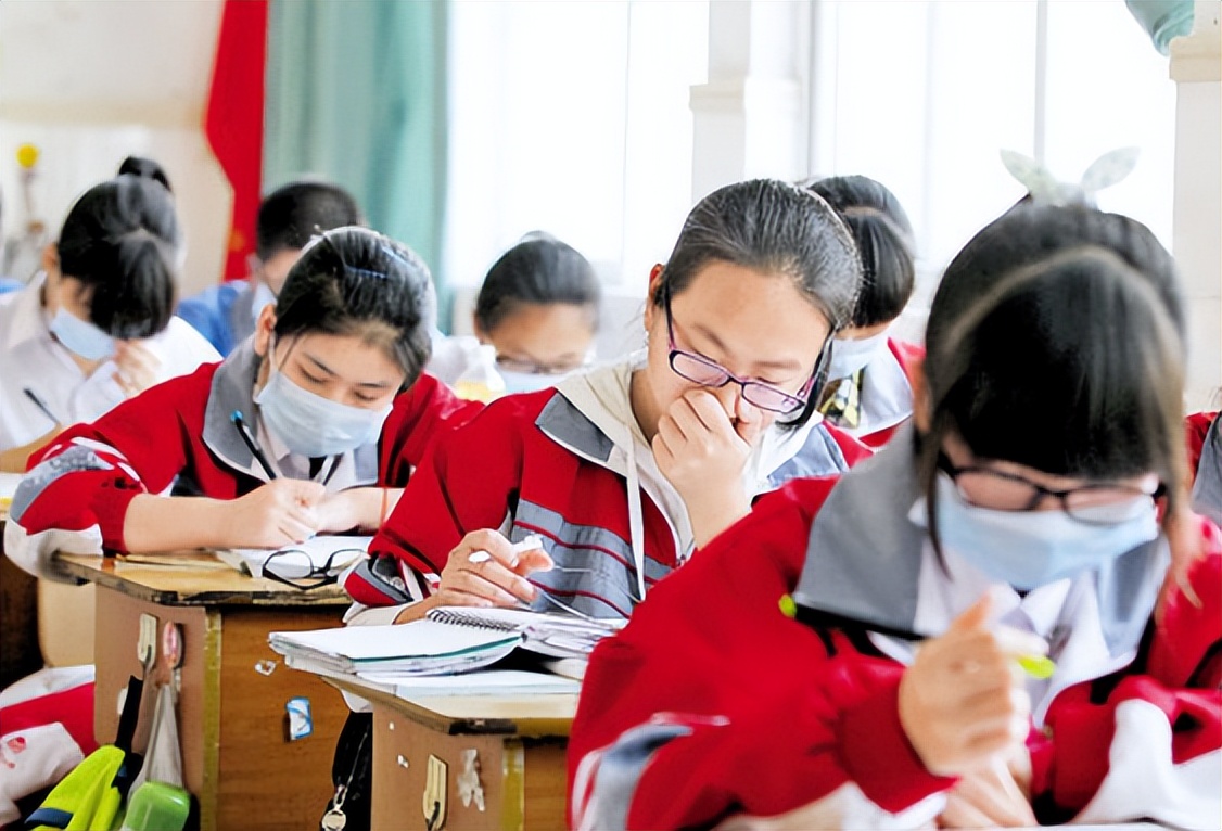 汉语言新闻学哪个专业更吃香,新闻专业是汉语言文学相关专业嘛